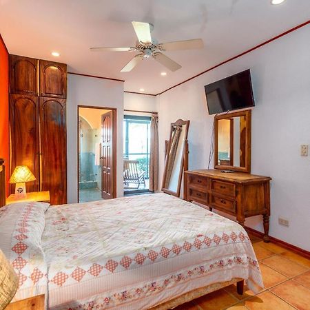 Warm Interiors And Orange Hues On Ground Floor In Front Of Beach Playa Flamingo Buitenkant foto