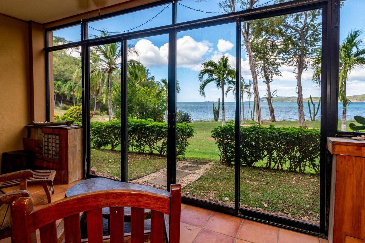 Warm Interiors And Orange Hues On Ground Floor In Front Of Beach Playa Flamingo Buitenkant foto