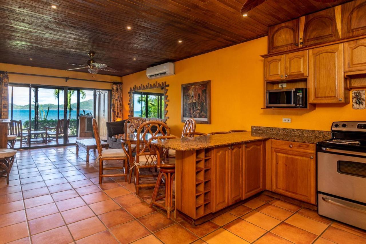 Warm Interiors And Orange Hues On Ground Floor In Front Of Beach Playa Flamingo Buitenkant foto