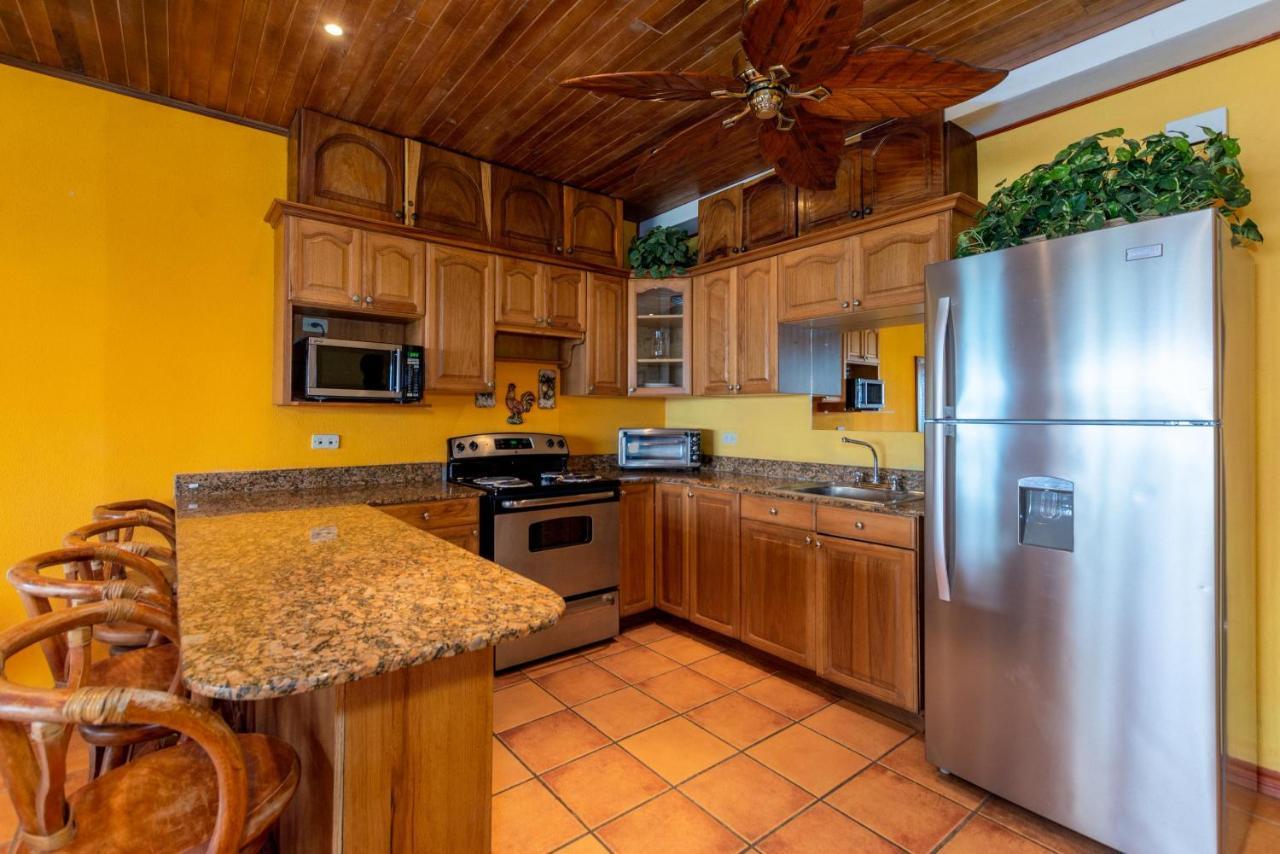 Warm Interiors And Orange Hues On Ground Floor In Front Of Beach Playa Flamingo Buitenkant foto