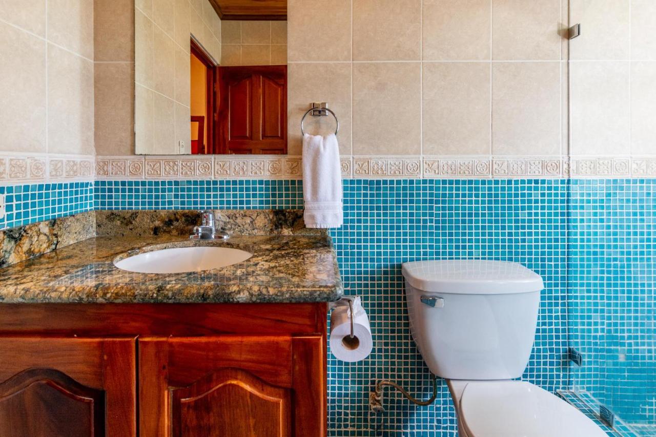 Warm Interiors And Orange Hues On Ground Floor In Front Of Beach Playa Flamingo Buitenkant foto
